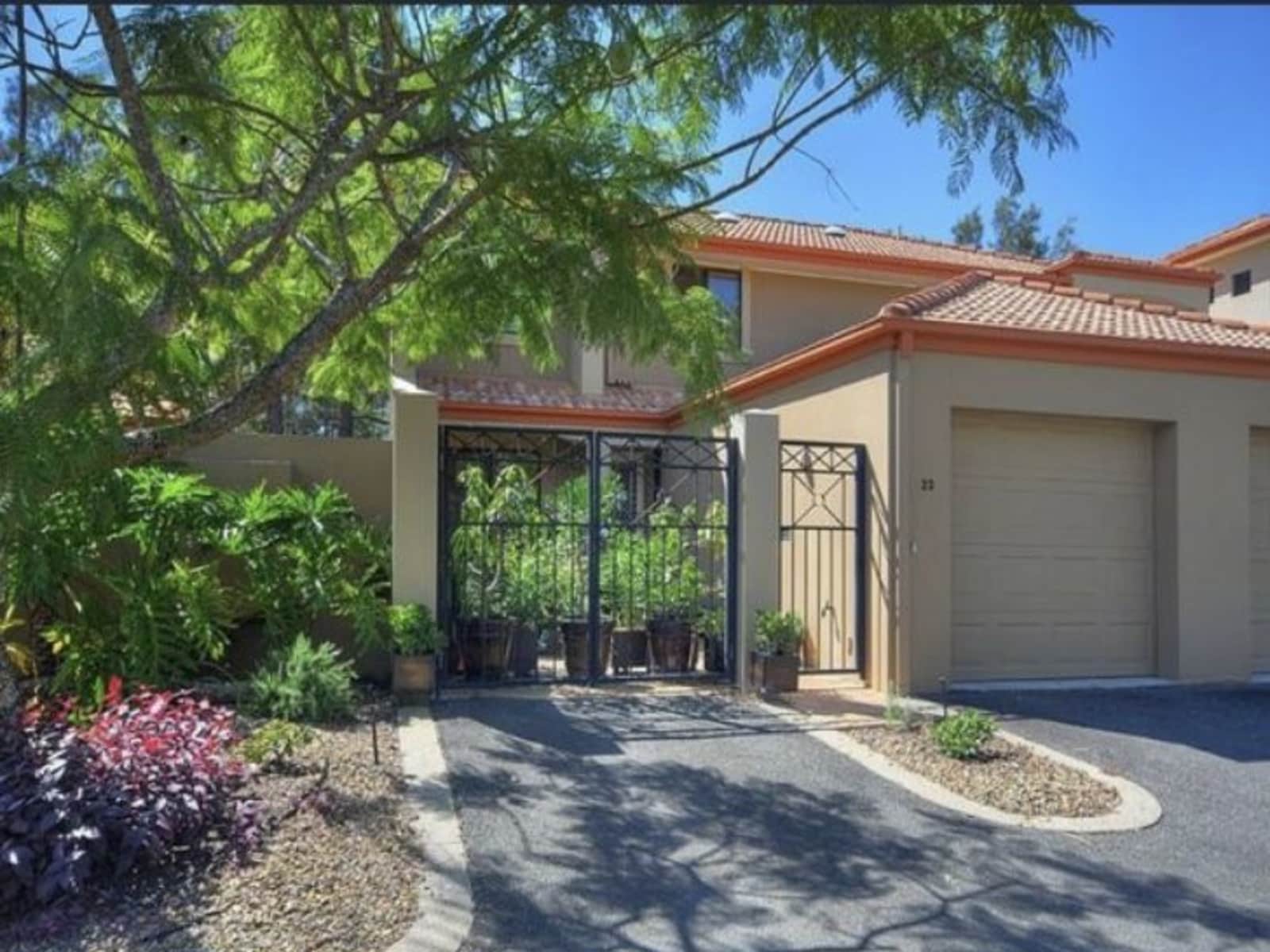 Housesitting assignment in Hope Island, Queensland, Australia
