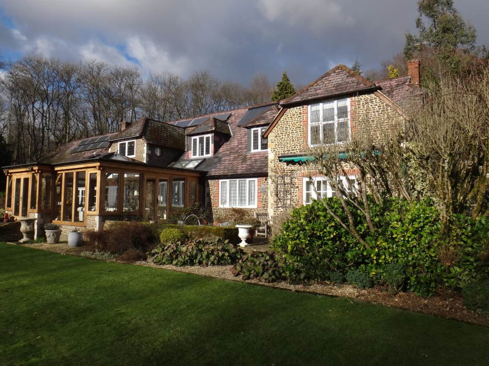 Housesitting assignment in Farnham, United Kingdom
