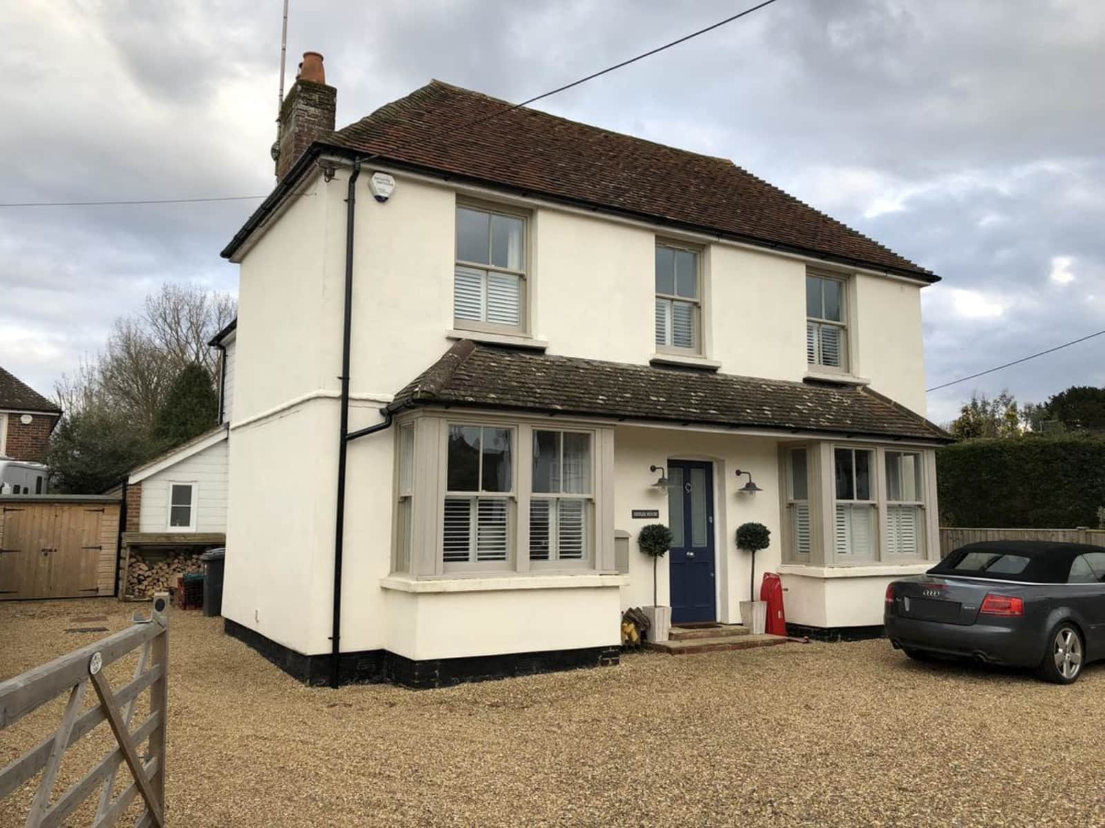 Housesitting assignment in Crondall, United Kingdom