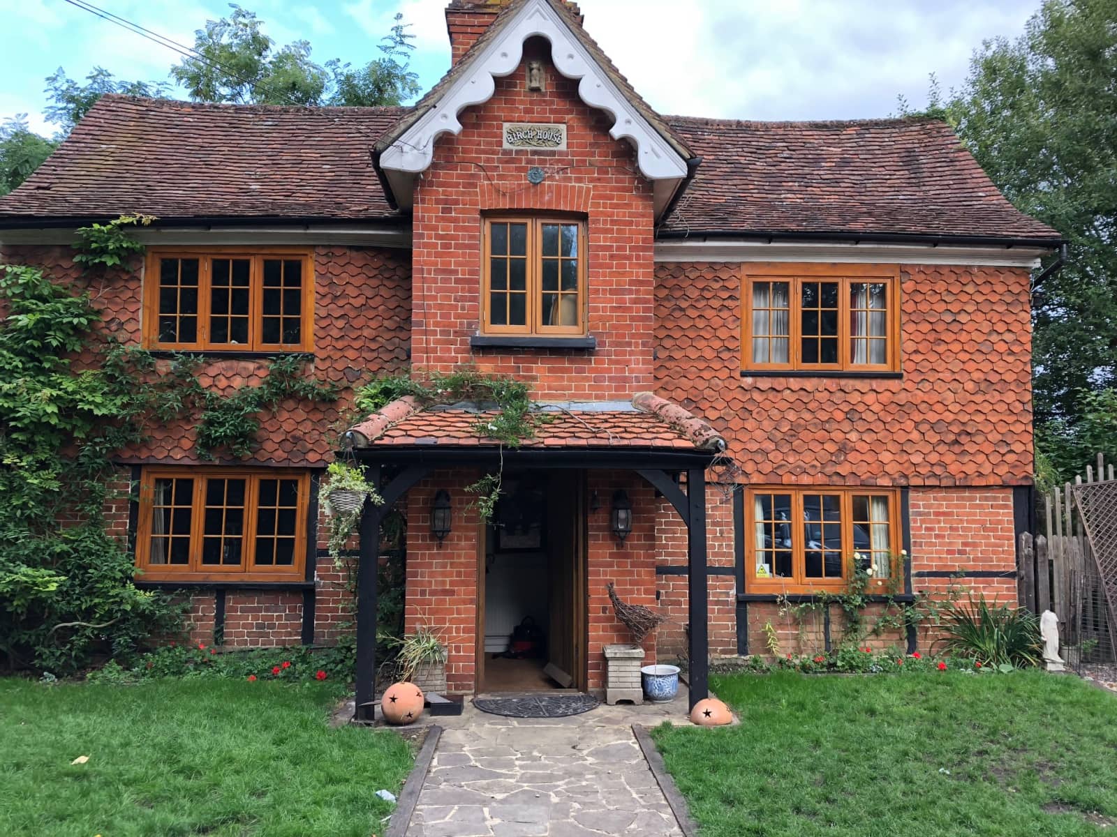 Housesitting assignment in Horsell, United Kingdom