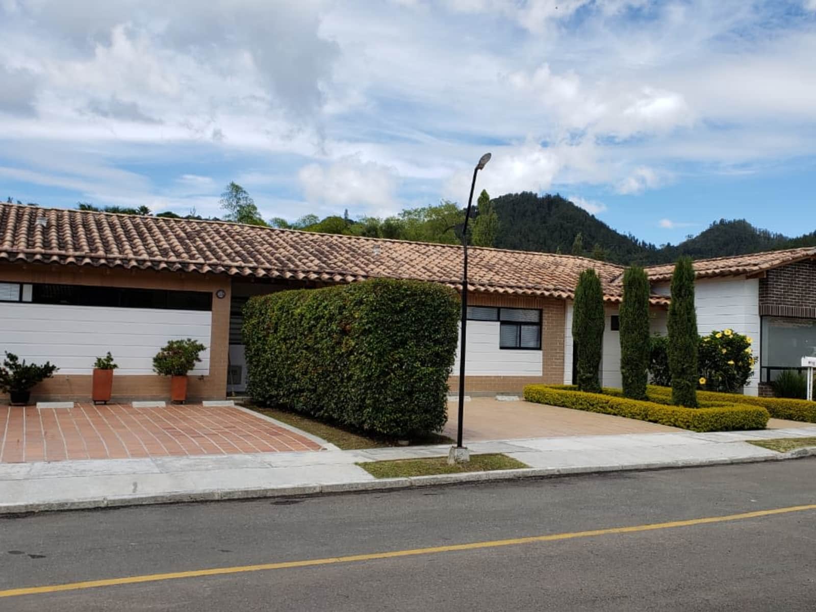Housesitting assignment in El Retiro, Colombia