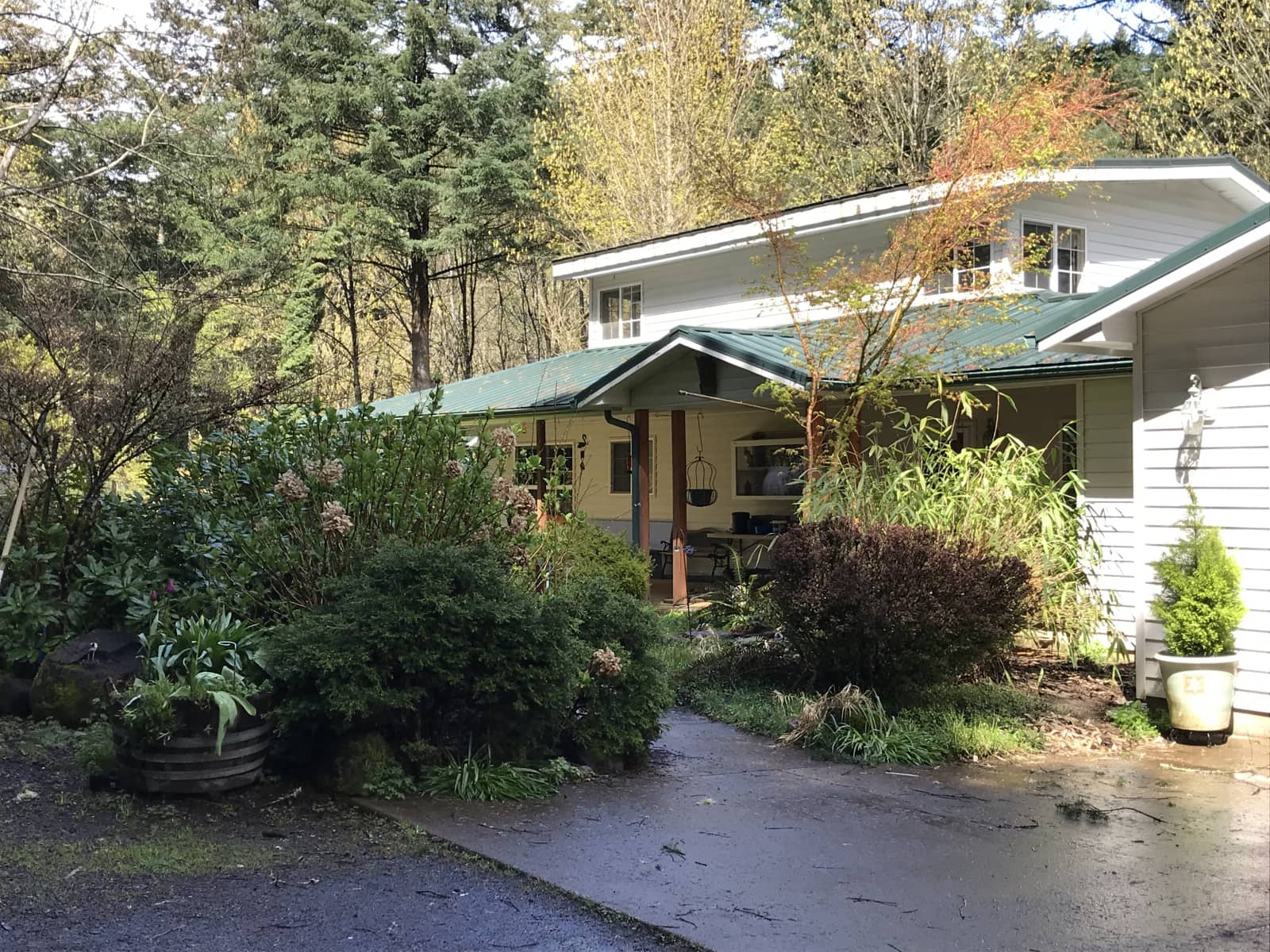 Housesitting assignment in Falls City, Oregon, United States