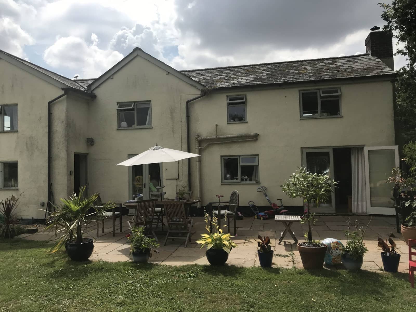 Housesitting assignment in Pewsey, United Kingdom