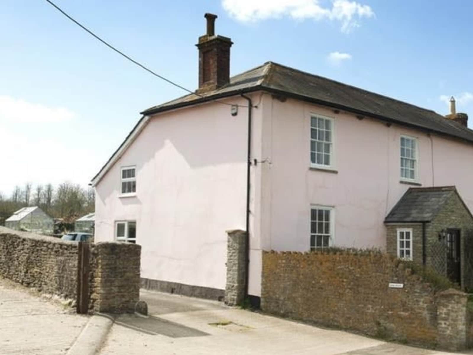 Housesitting assignment in Henstridge, United Kingdom