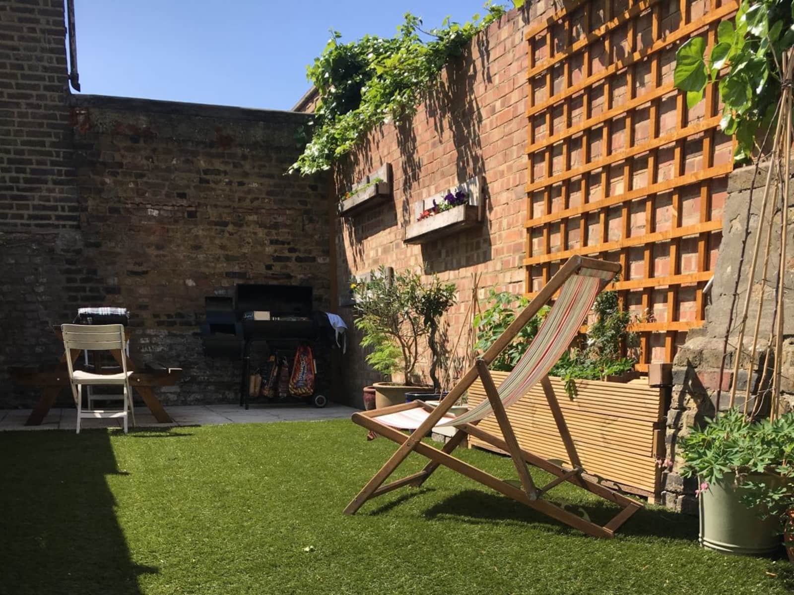 Housesitting assignment in Southfields, United Kingdom
