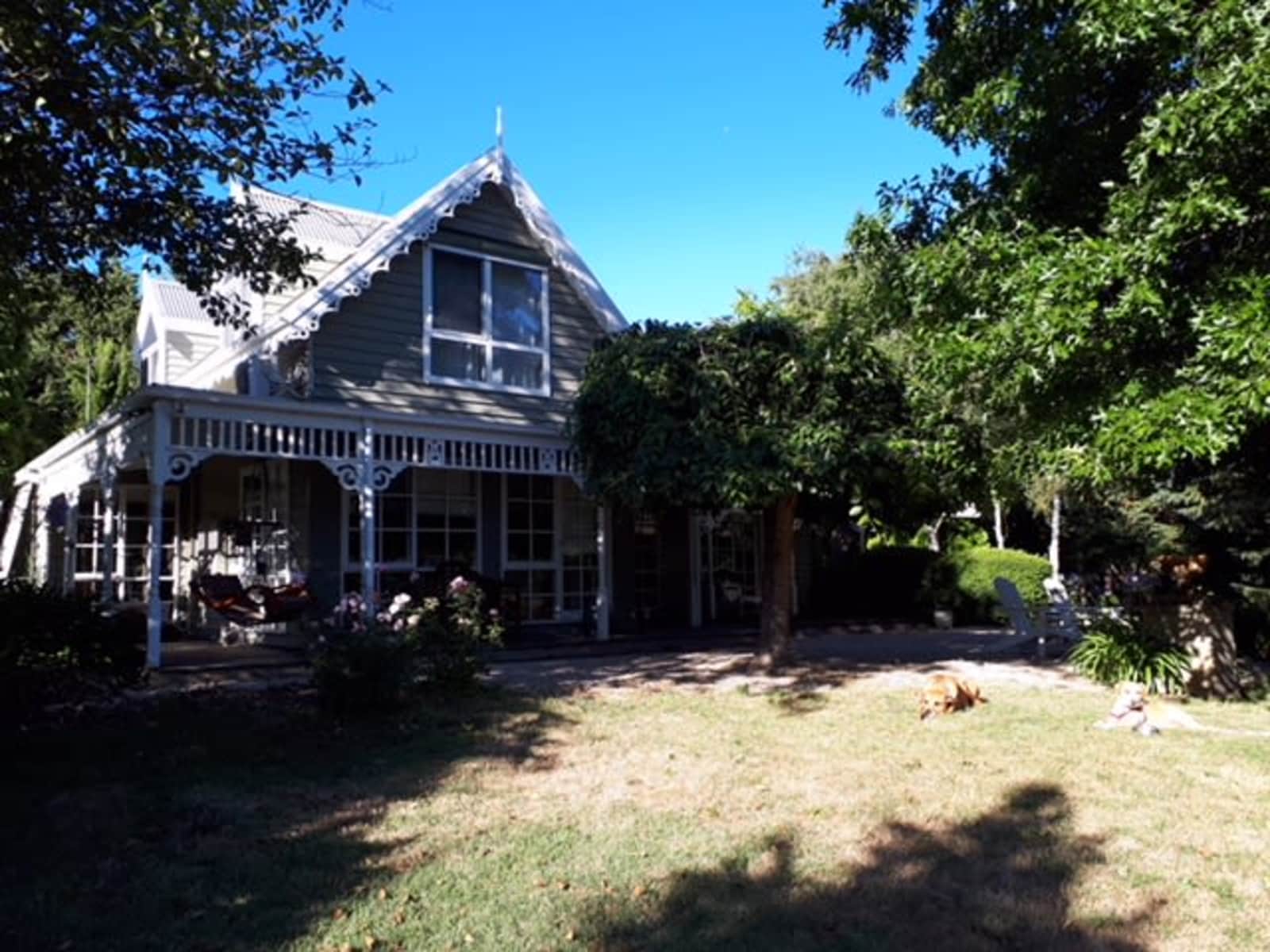 Housesitting assignment in Woodend, Victoria, Australia