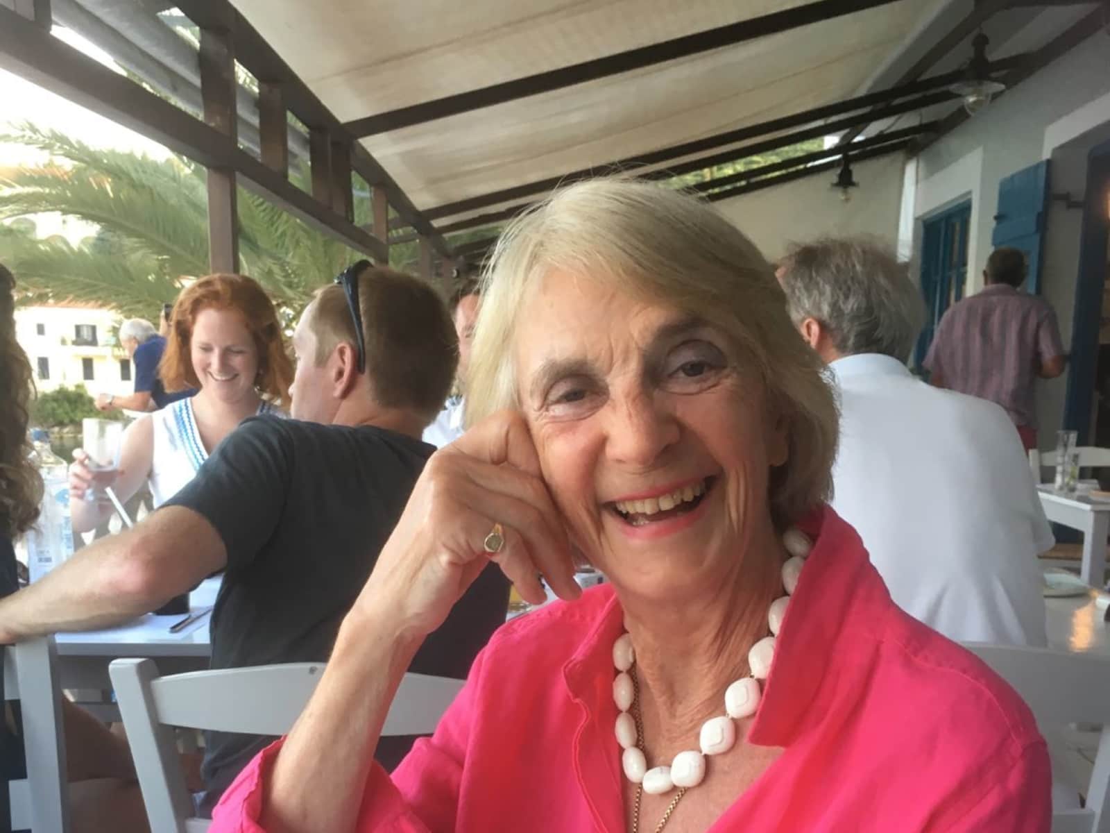 Maxine from Knightsbridge, United Kingdom