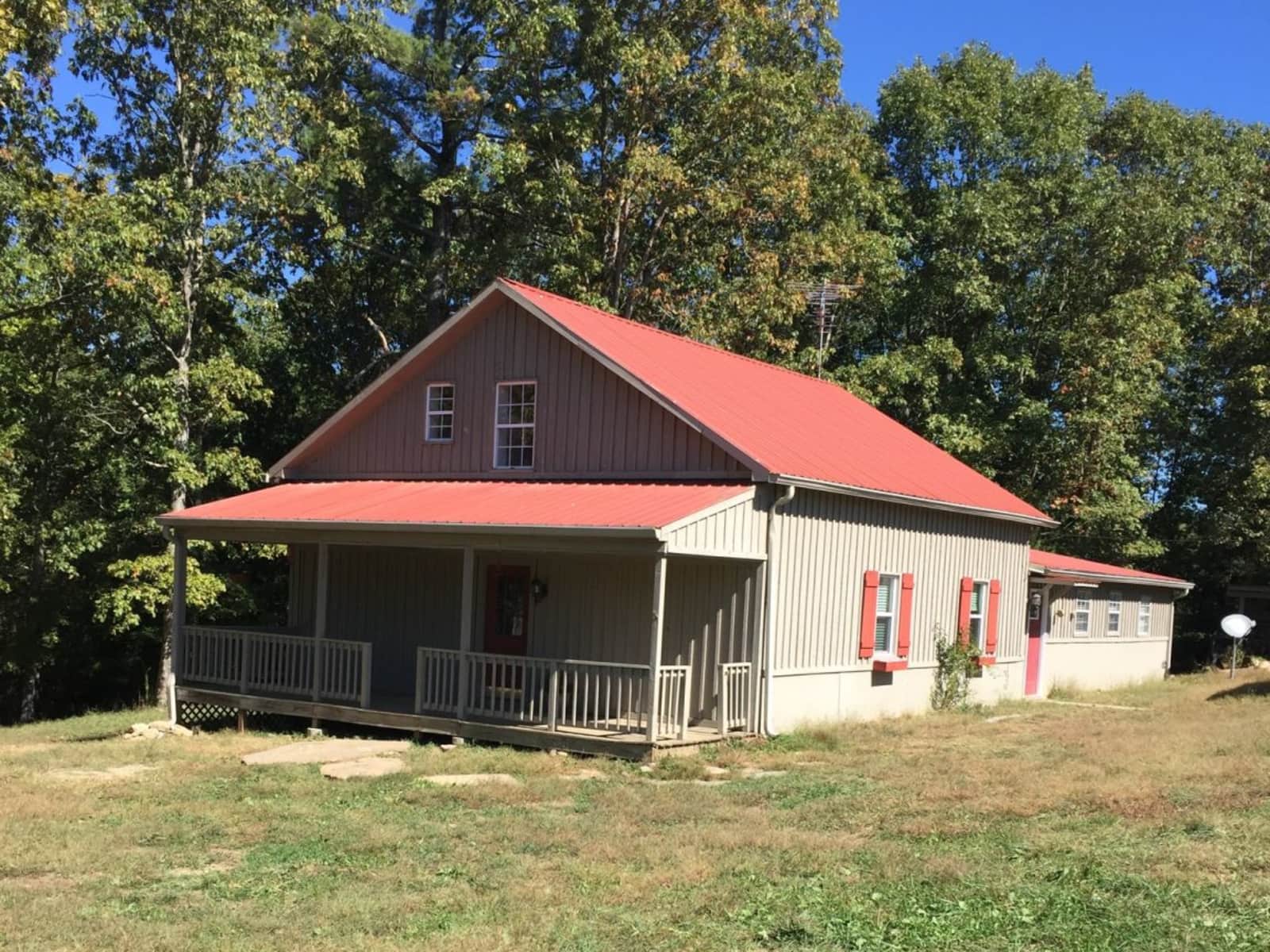 Housesitting assignment in Rockwood, Tennessee, United States