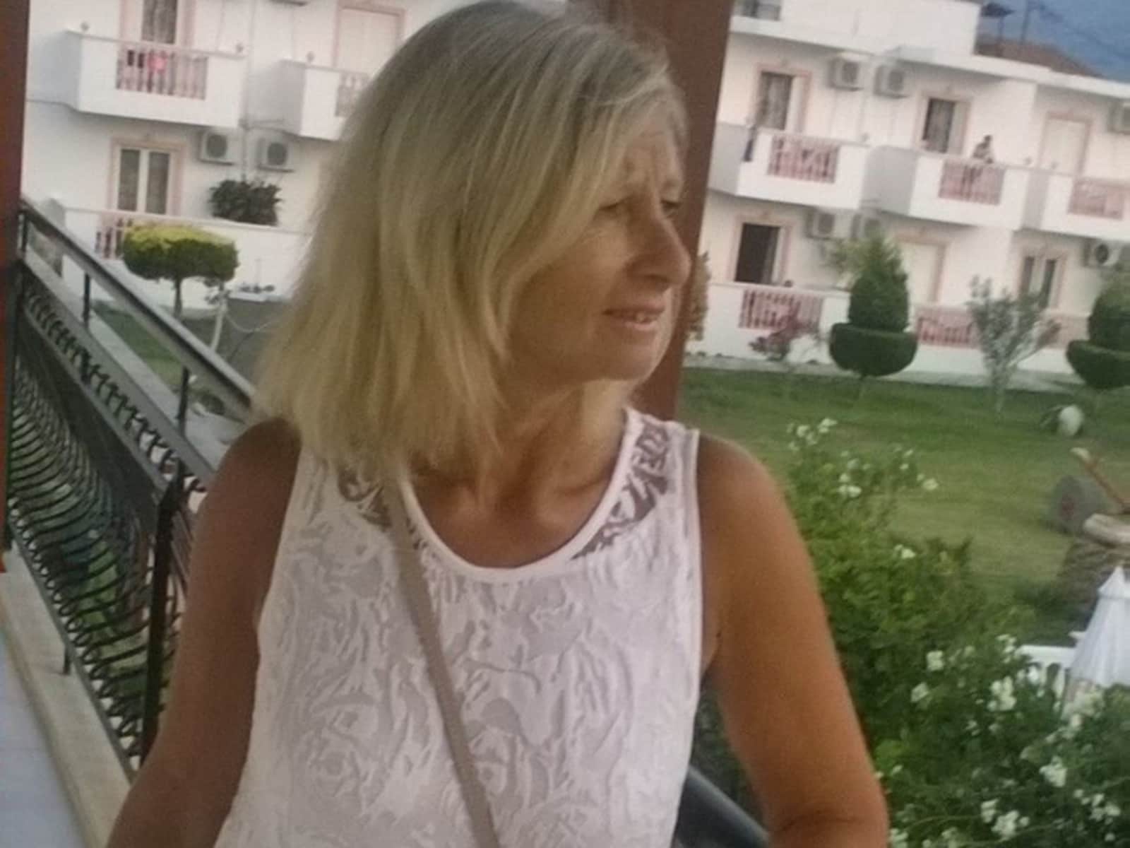Lindi from Chichester, United Kingdom
