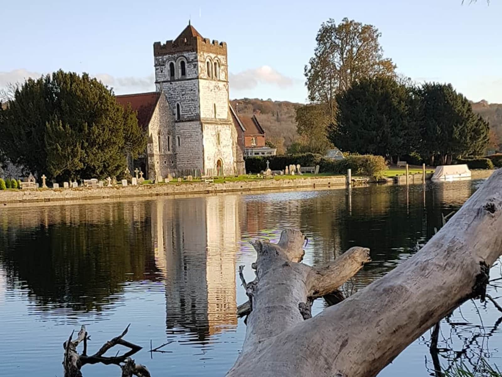Housesitting assignment in Marlow, United Kingdom