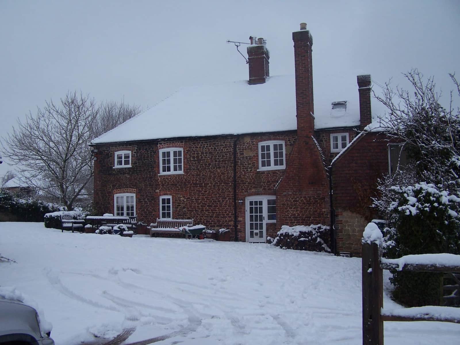 Housesitting assignment in Watersfield, United Kingdom