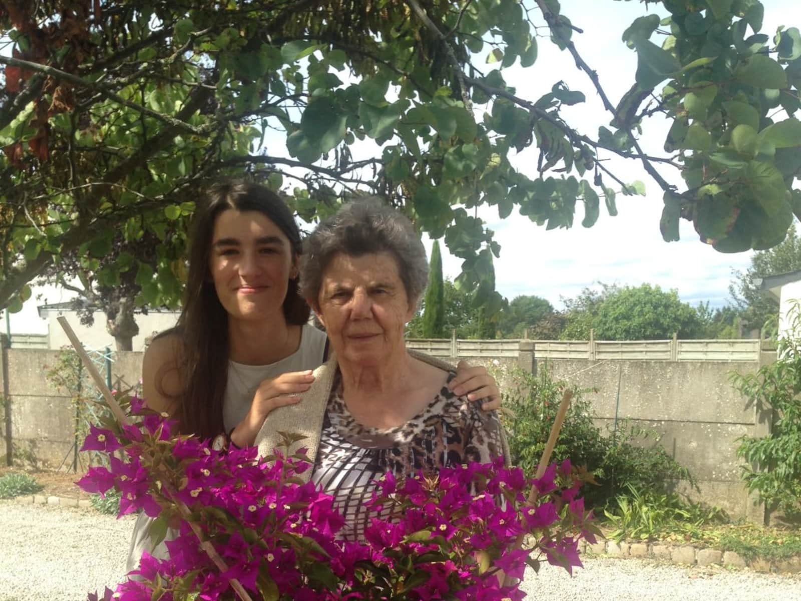 Evelyne from Vannes, France