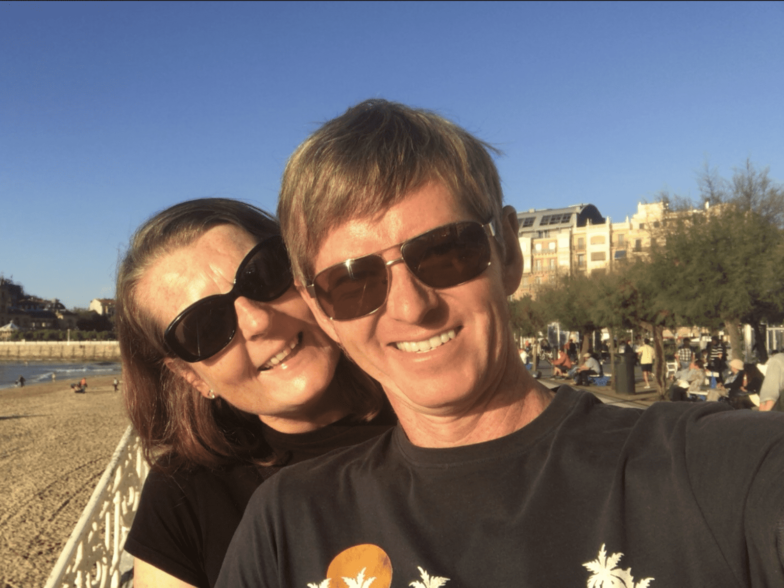 Melanie & Biz from Hull, United Kingdom