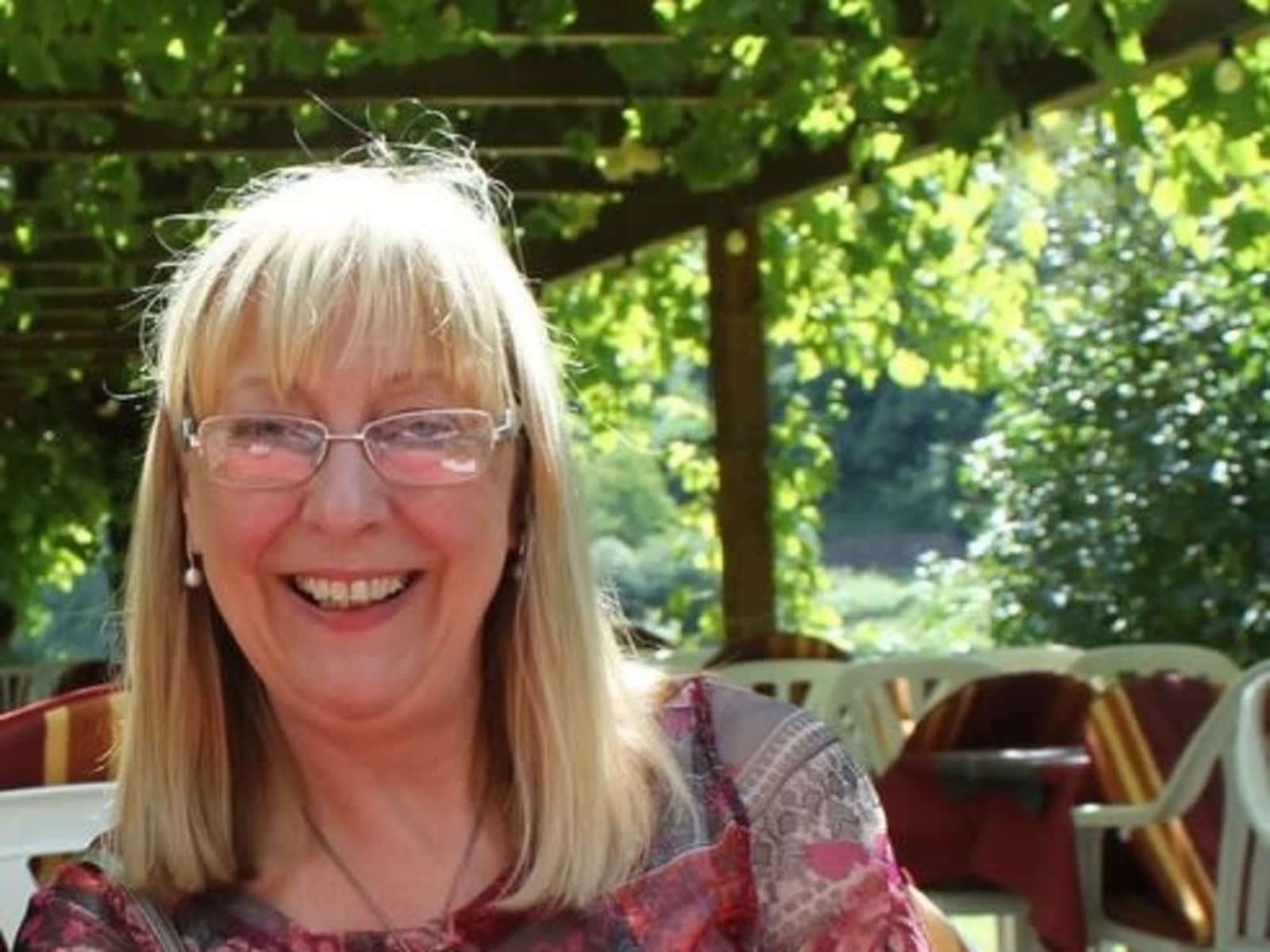 Linda from Rugby, United Kingdom