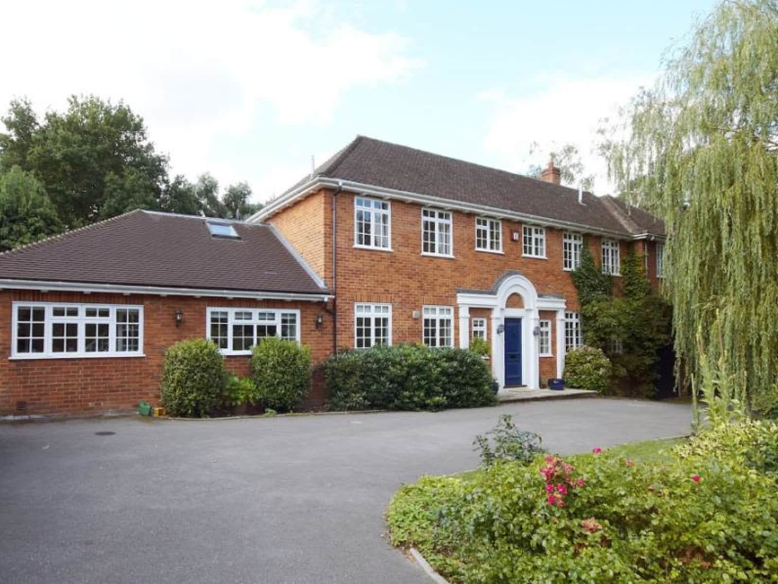 Housesitting assignment in Woking, United Kingdom