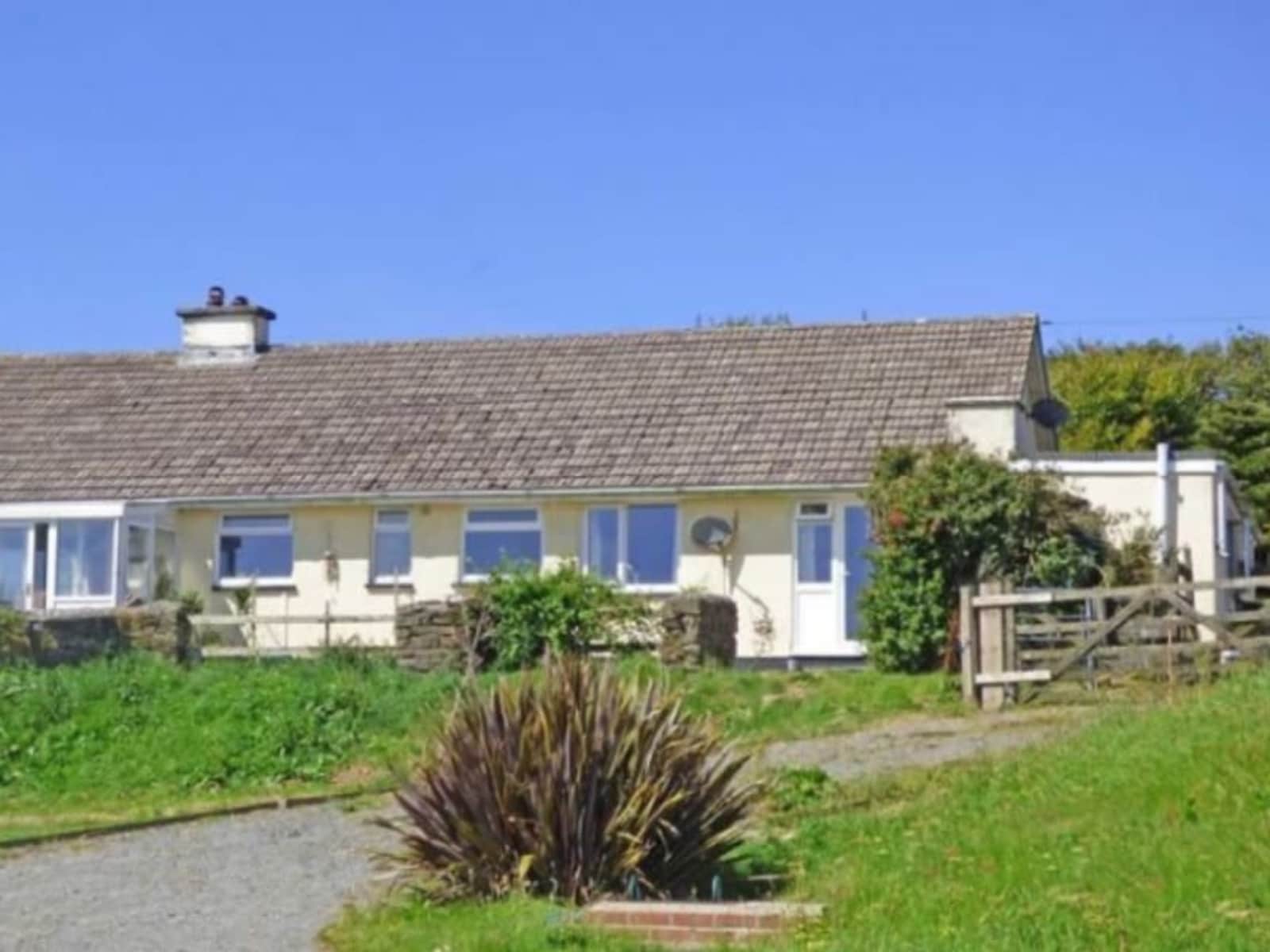 Housesitting assignment in Welcombe, United Kingdom