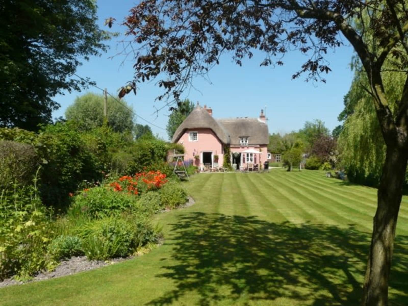 Housesitting assignment in Winchester, United Kingdom