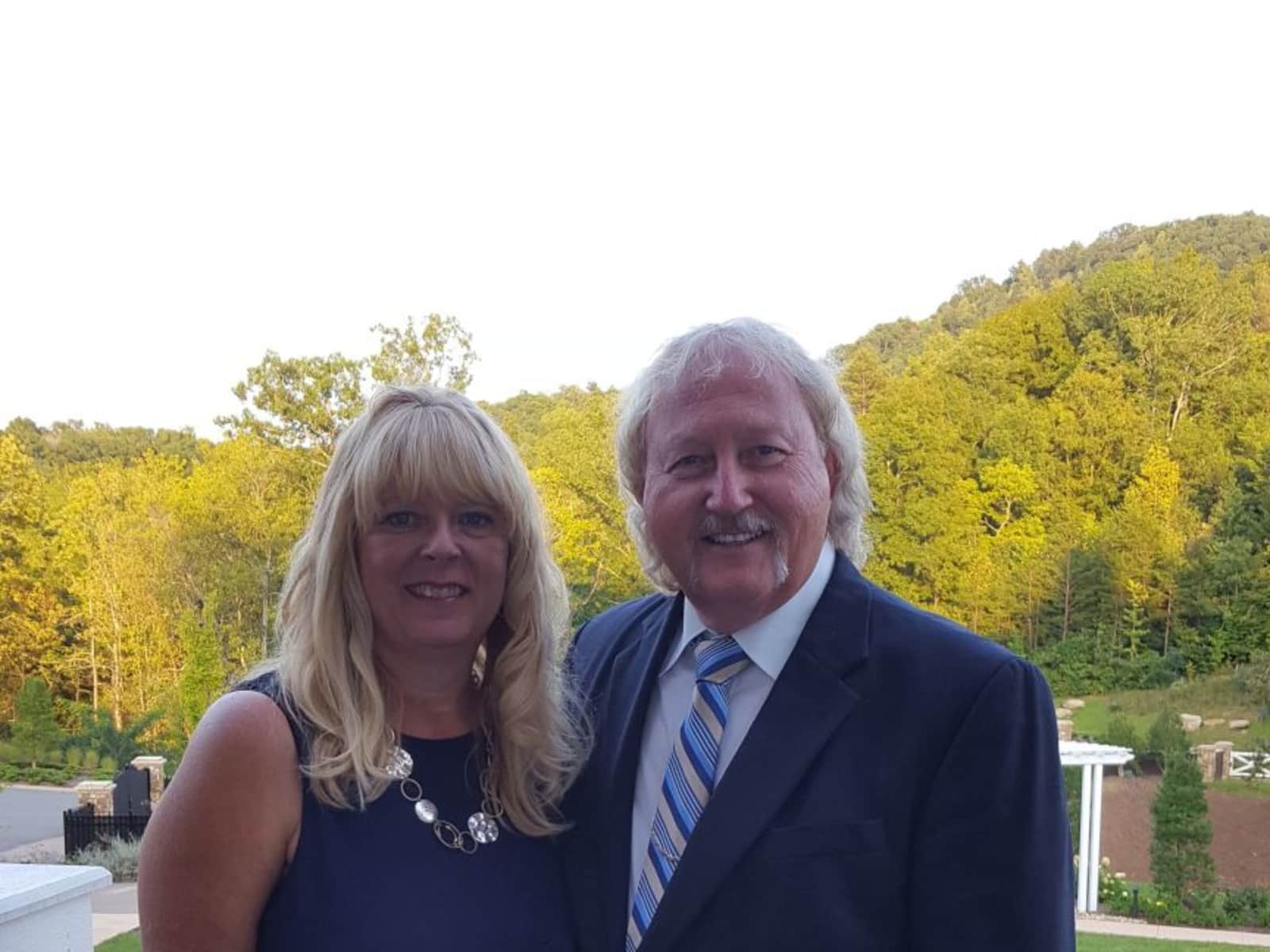 Elizabeth & Larry from Morristown, Tennessee, United States