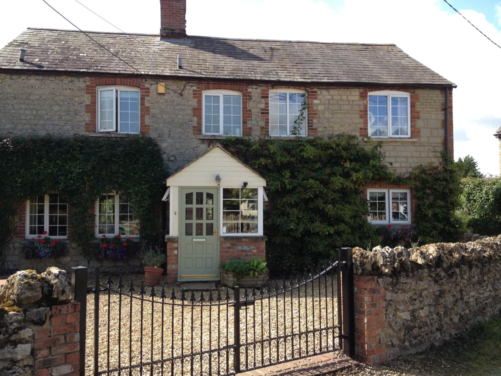 Housesitting assignment in Shrivenham, United Kingdom