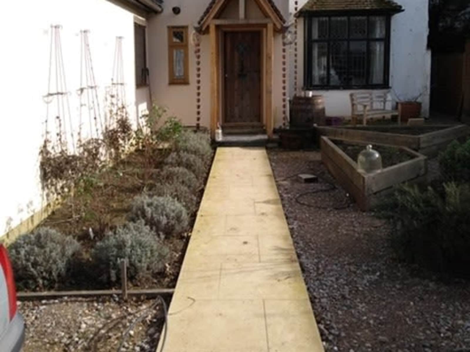 Housesitting assignment in Old Windsor, United Kingdom
