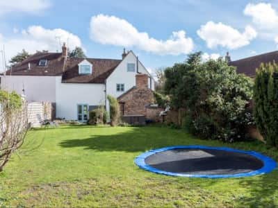 Happy character home in a beautiful old village on the edge of the Cotswolds