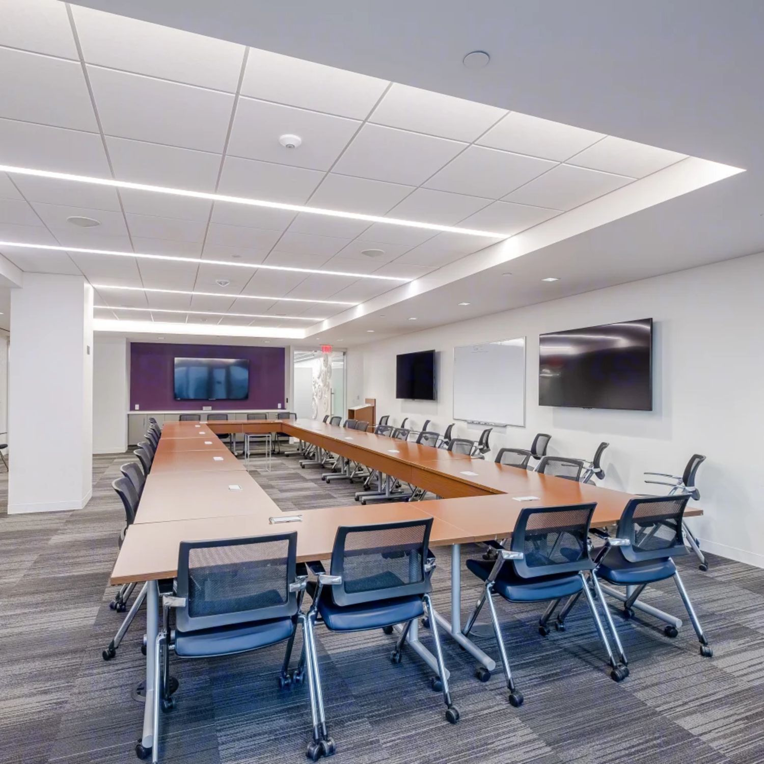 <p class="text-size-header-32" textalign="center" style="text-align: center"><strong>MEETINGS</strong> MADE SIMPLE</p> at Presidential Tower - 2550 South Clark Street