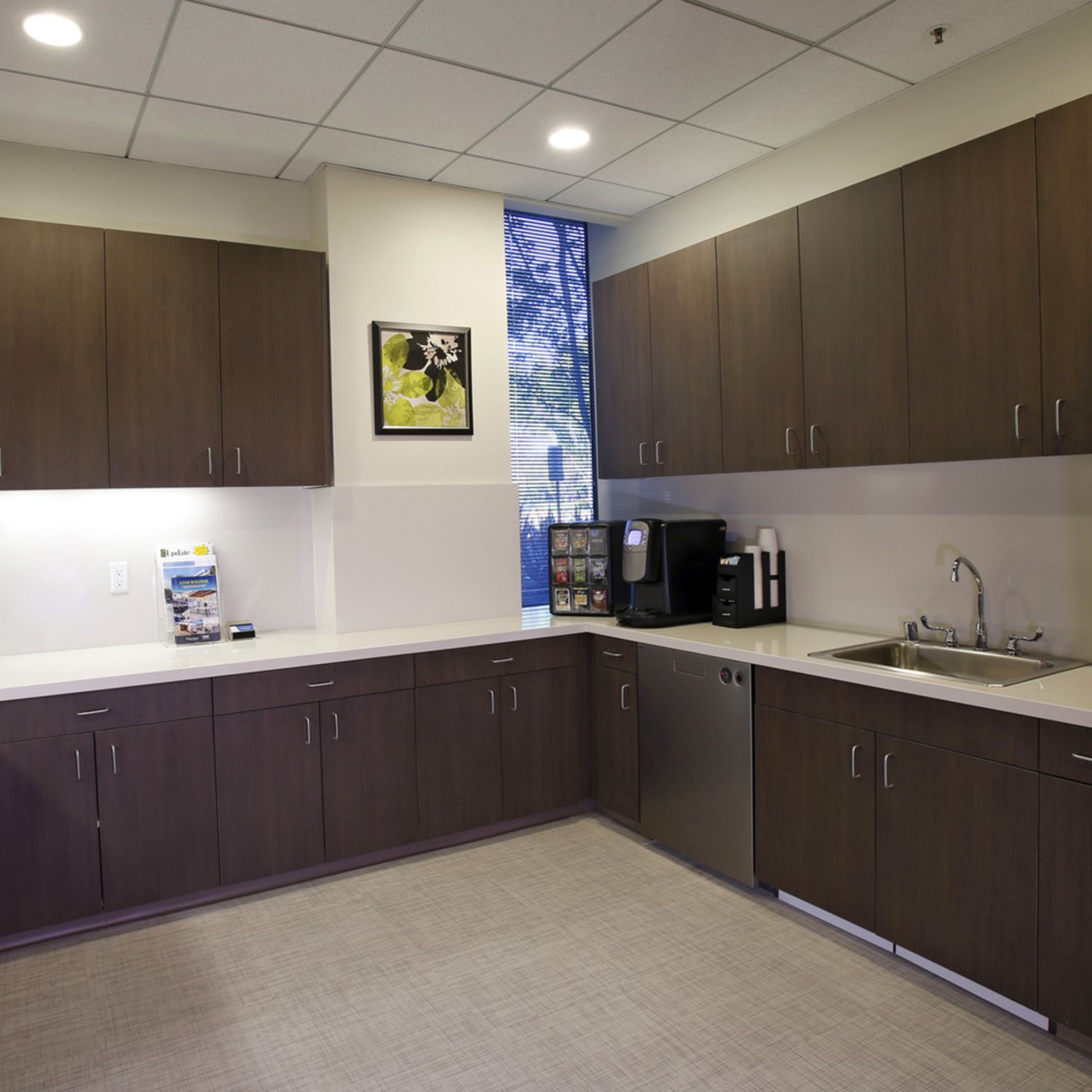 <h2><span class="text-size-subheader-24"><strong>STRATEGIC ADVANTAGES</strong></span></h2> at Pacific Plaza - 1340 Treat Boulevard