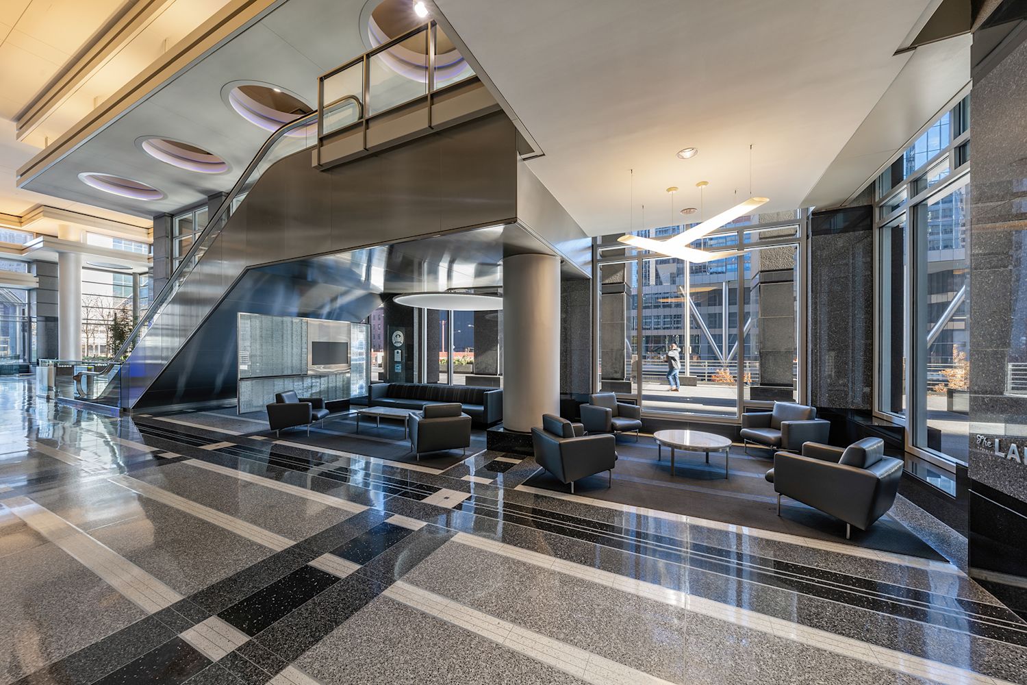 <p class="text-size-header-40" textalign="right" style="text-align: right"><span class="text-size-header-40">ON-SITE</span></p><p class="text-size-header-40" textalign="right" style="text-align: right"><span class="text-size-header-40">AMENITIES</span></p> at 100 North Riverside Plaza