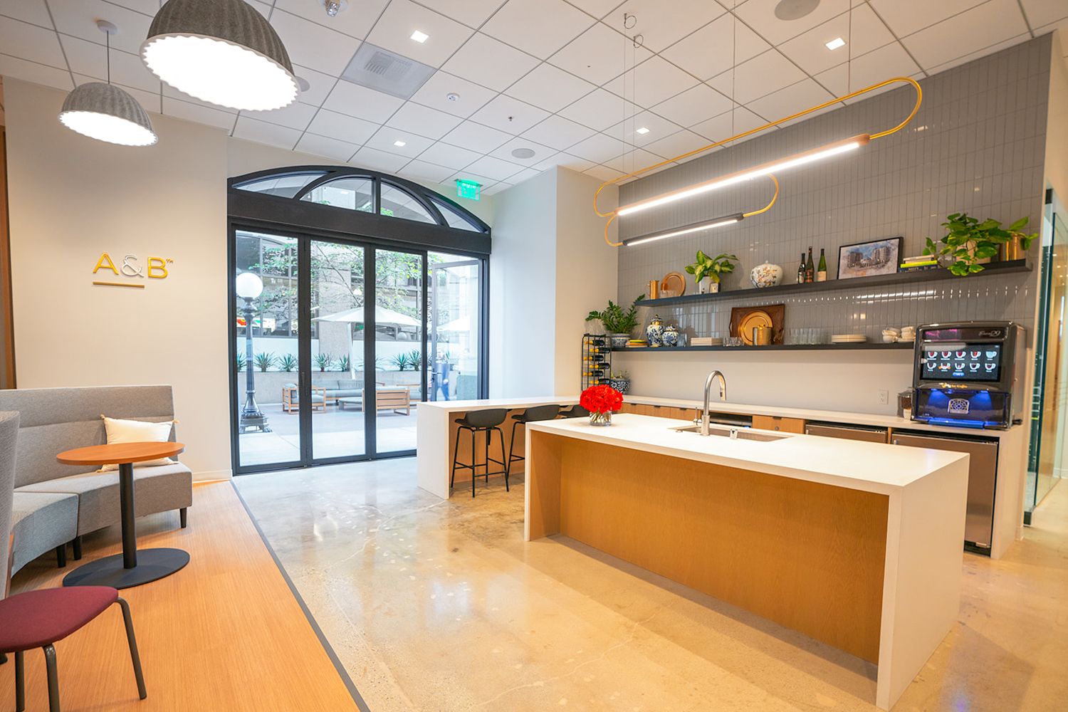 <p class="text-size-subheader-24"><span class="text-size-subheader-24"><strong>AMENITIES</strong></span></p> at Pasadena Towers - 55 South Lake Avenue