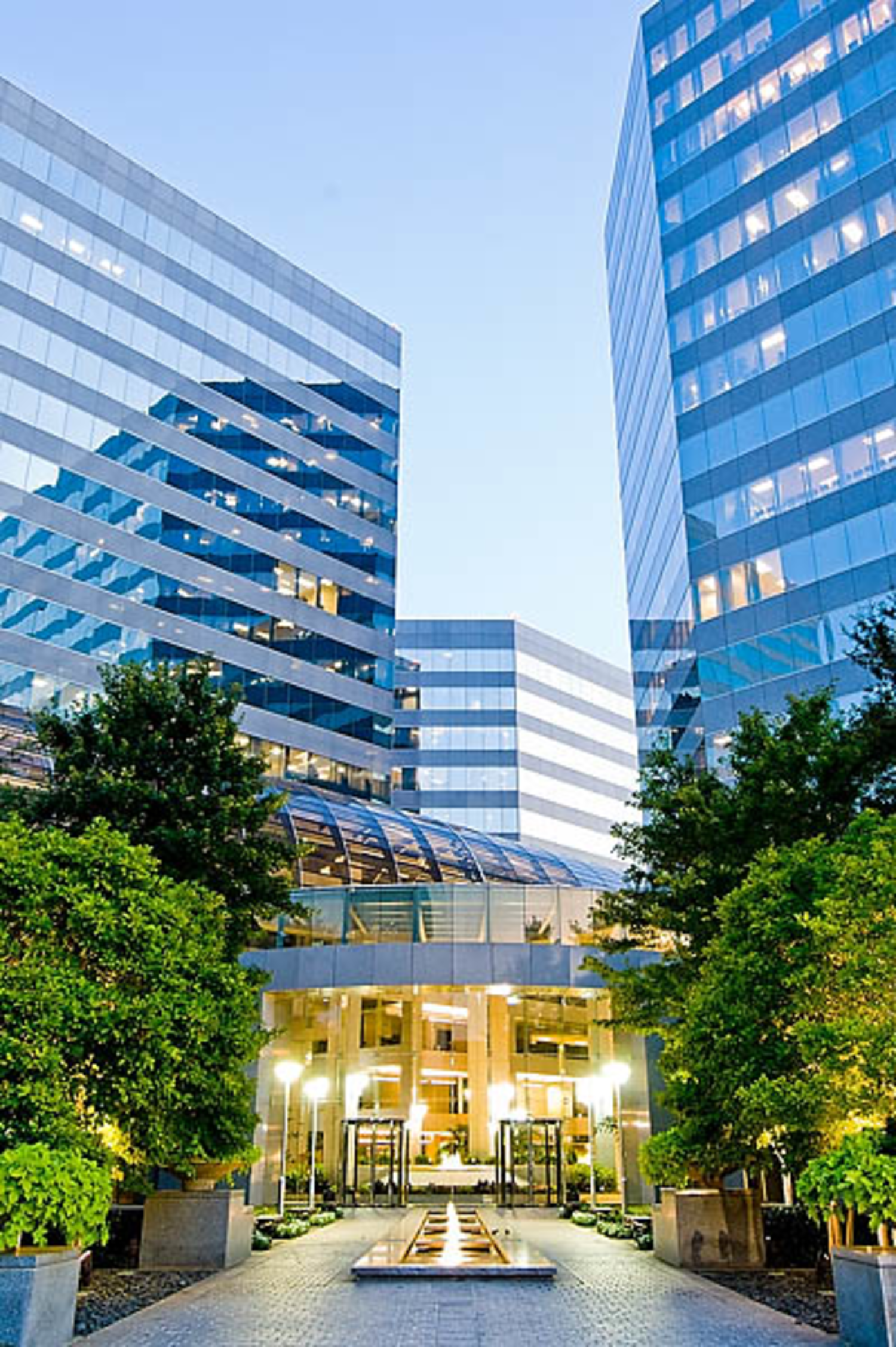 <h2><span class="text-size-subheader-24"><strong>INVITING. INSPIRED. IMPRESSIVE.</strong></span></h2> at The Colonnade Addison - 15301 Dallas Parkway