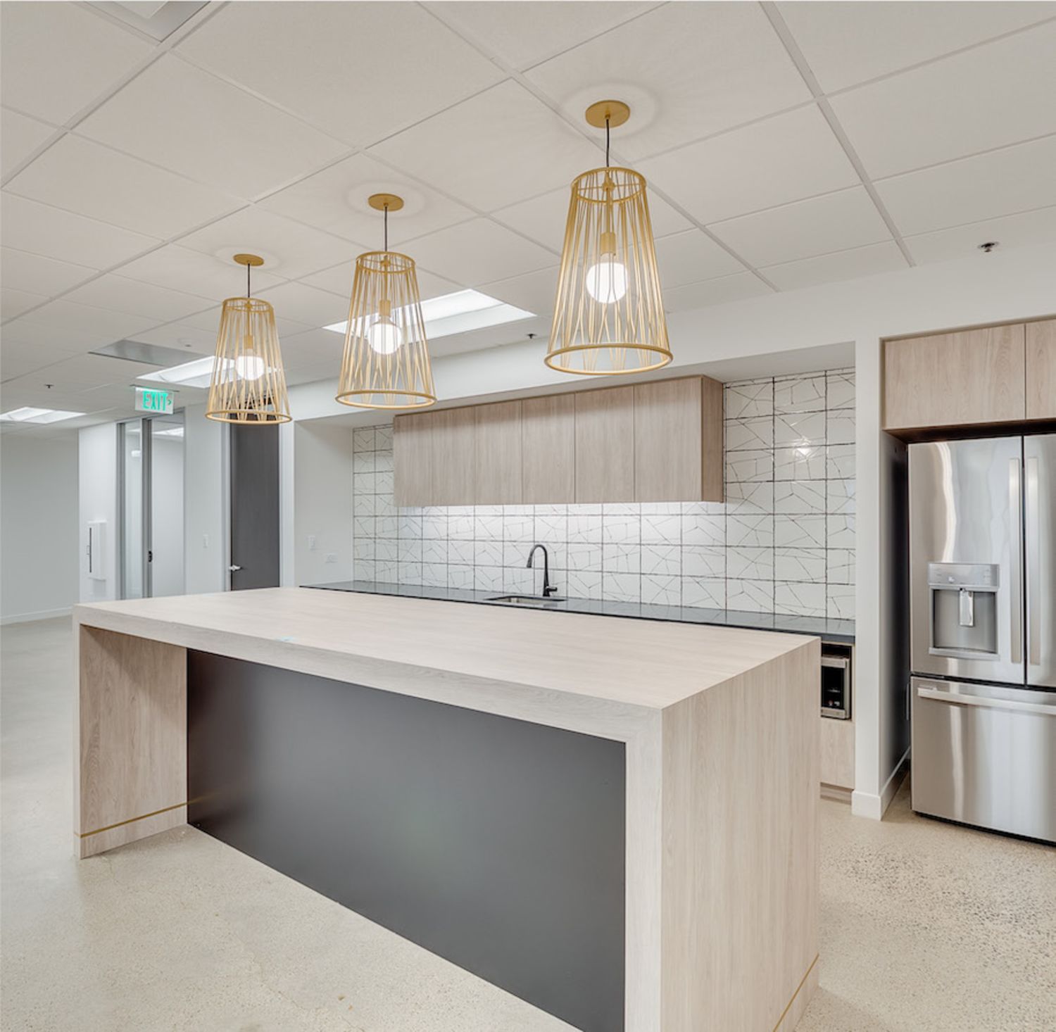 <p class="text-size-header-32">SPEC SUITES:</p><p class="text-size-header-32">IMPECCABLE MATERIALS.</p><p class="text-size-header-32">CRAFTED DESIGN TOUCHES.</p> at Sherry Lane Place - 5956 Sherry Lane