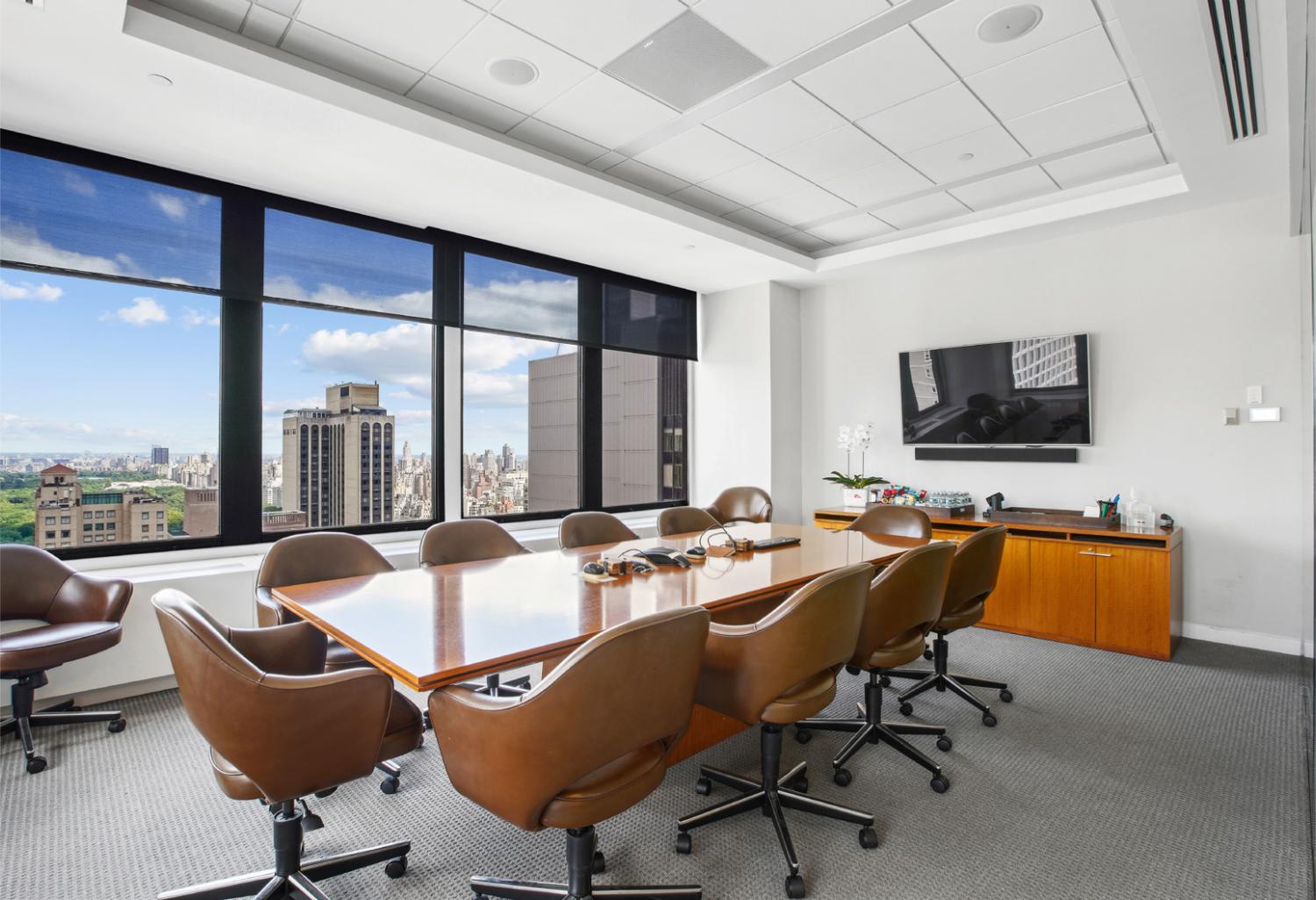 Title at 1370 Avenue of the Americas