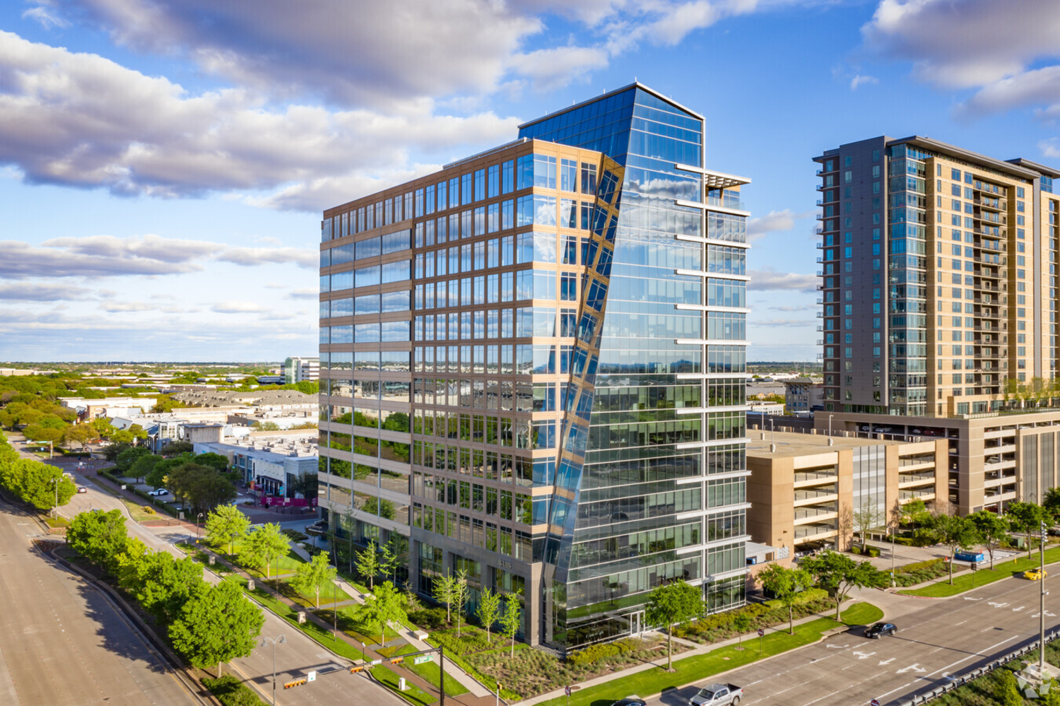 <p class="text-size-header-32">LOCATION</p> at Legacy Tower - 7250 Dallas Parkway