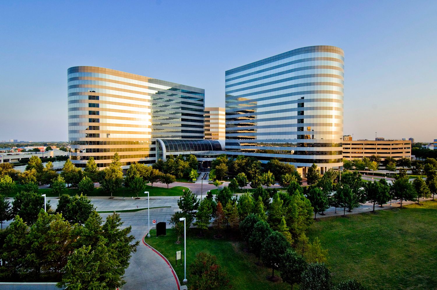 The Colonnade Addison - 15301 Dallas Parkway