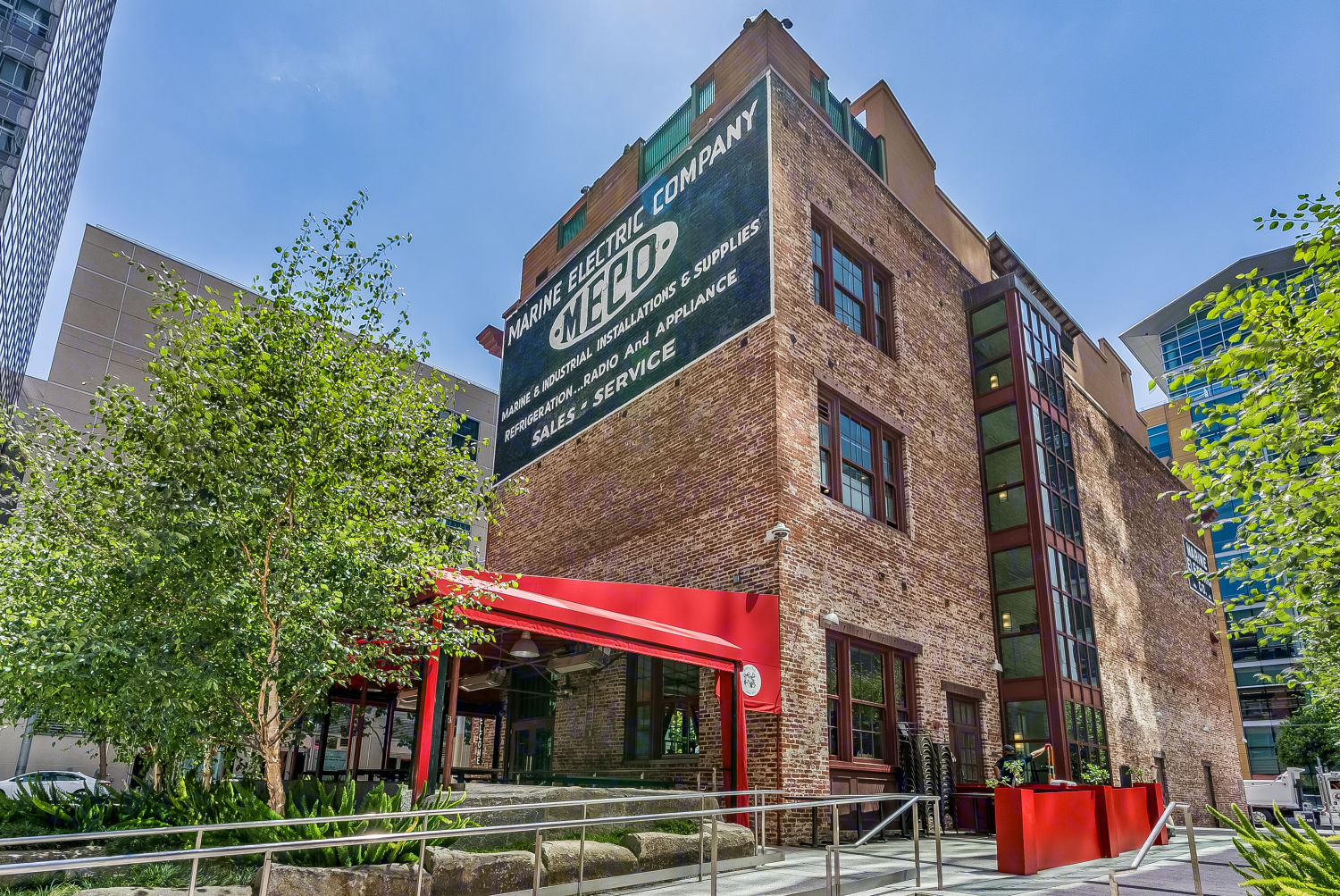 Building Photo of 300 Howard Street