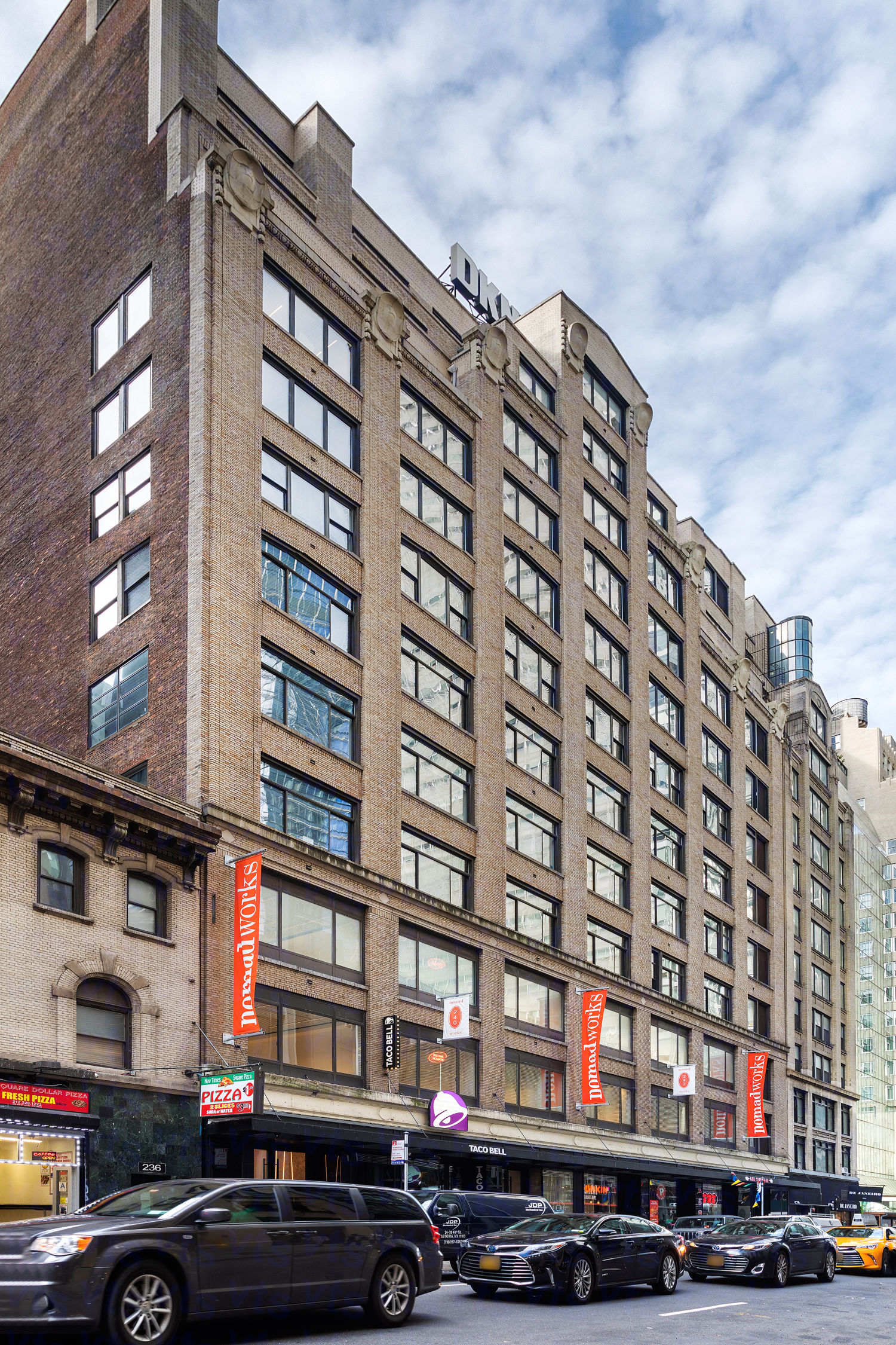 WEST 公式写真 My buddys🚗