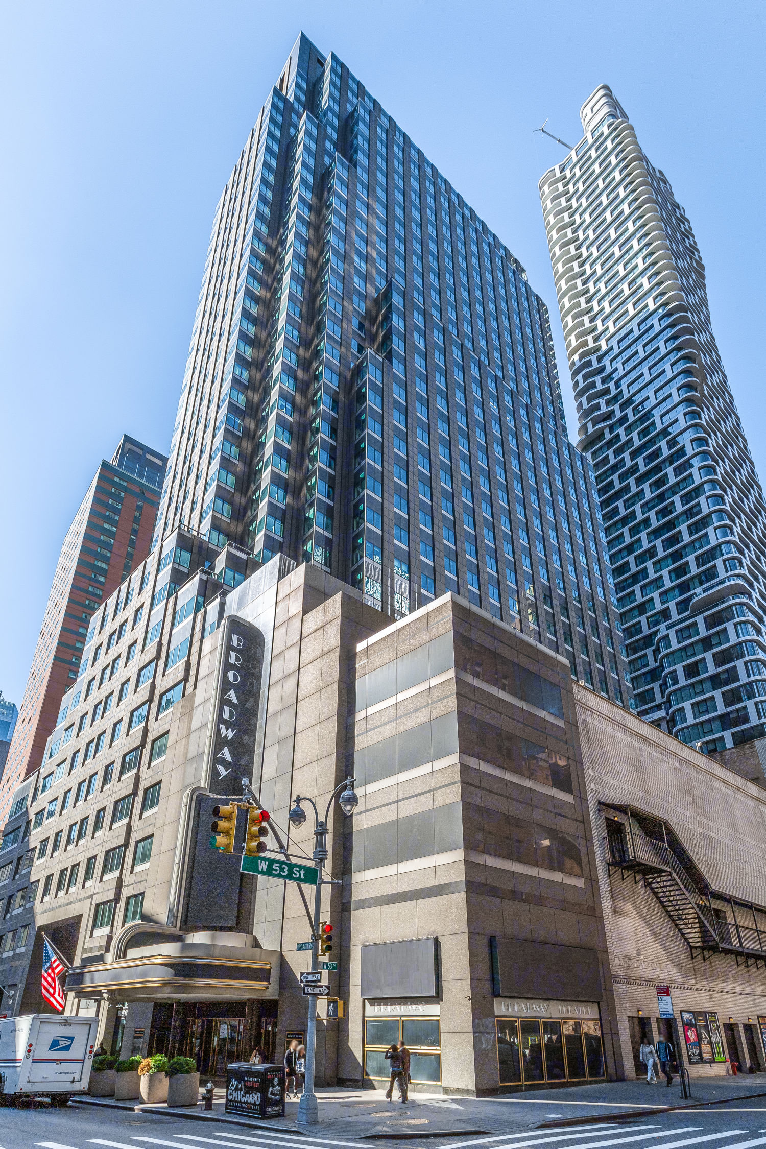 ベルナール・ビュッフェ「NEW YORK-Downtown Broadway」 1675 Broadway, New York, NY Commercial Space for Rent | VTS