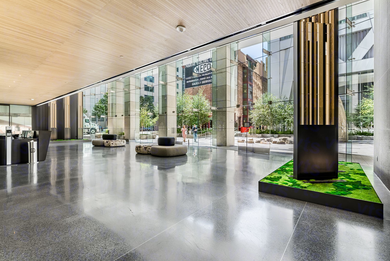 Building Photo of 300 Howard Street