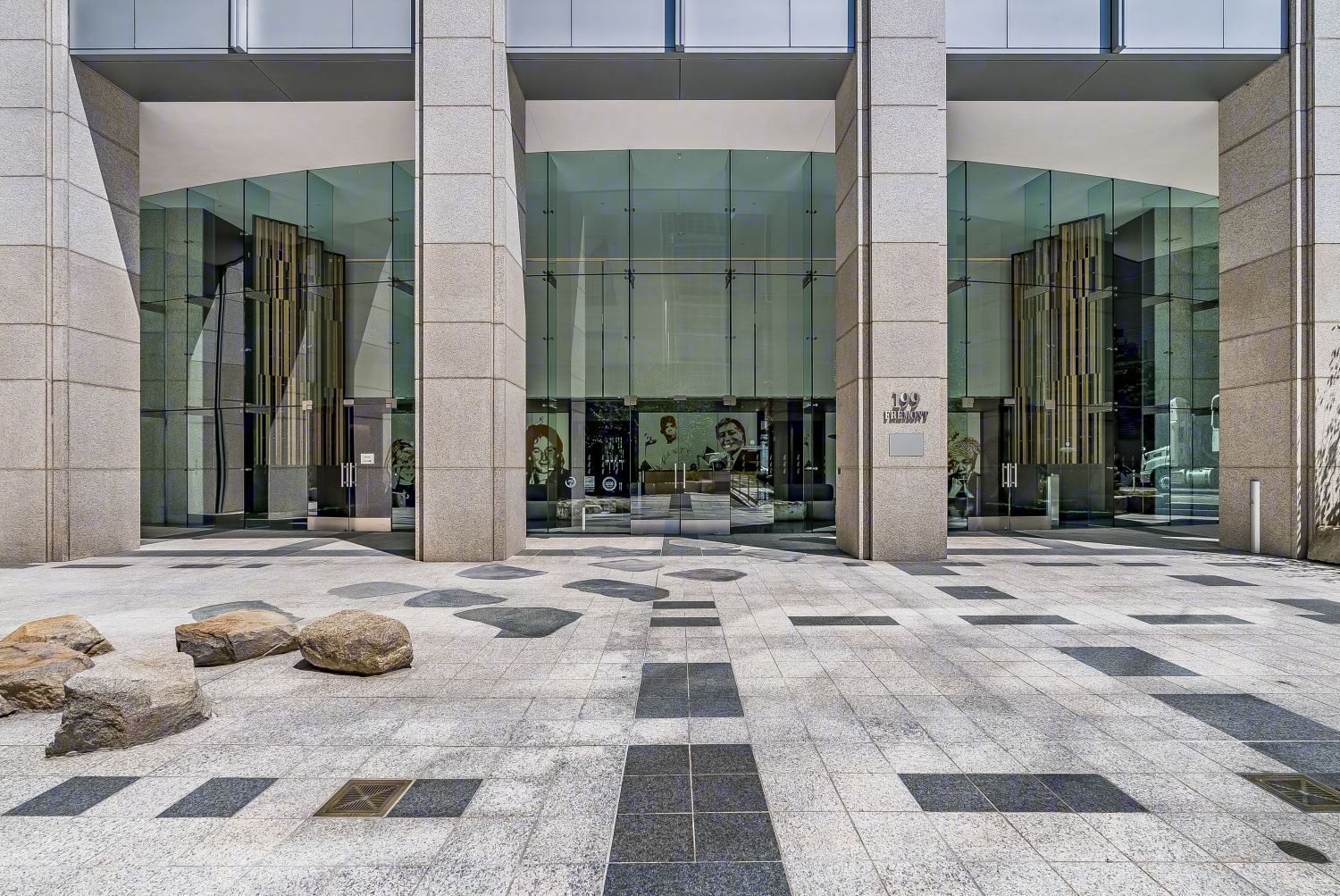 Building Photo of 300 Howard Street