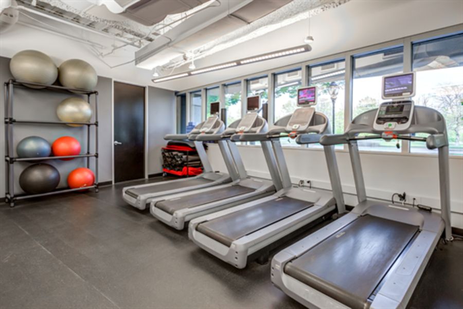 One O'hare Center - 6250 North River Road