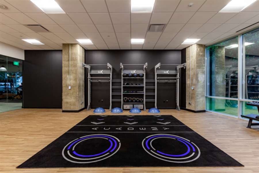 The Colonnade Addison - 15301 Dallas Parkway