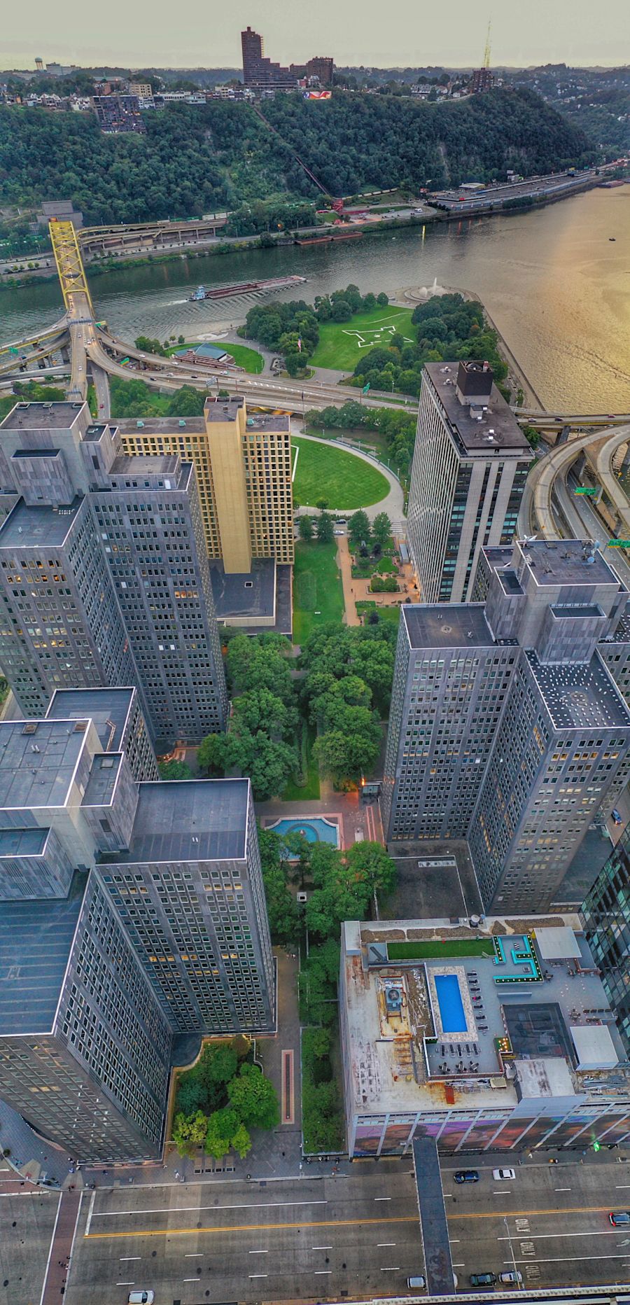 Gateway Center - 420 Fort Duquesne Boulevard