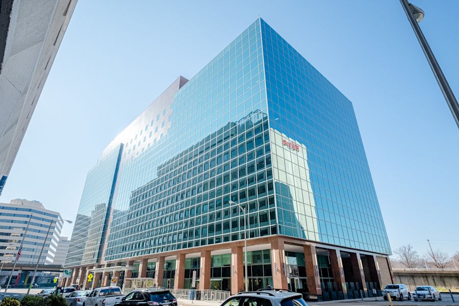Presidential Tower - 2550 South Clark Street