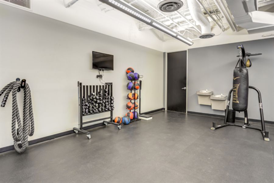 One O'hare Center - 6250 North River Road