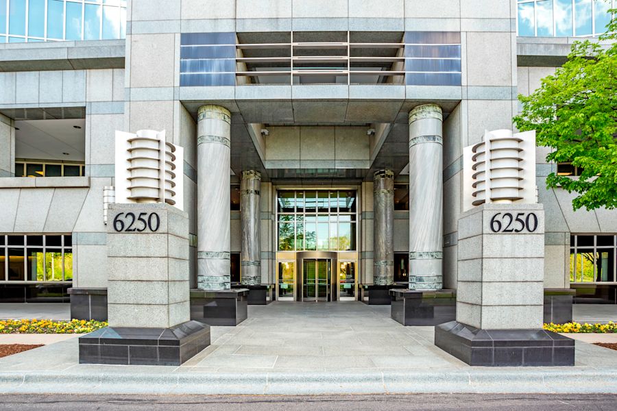 One O'hare Center - 6250 North River Road