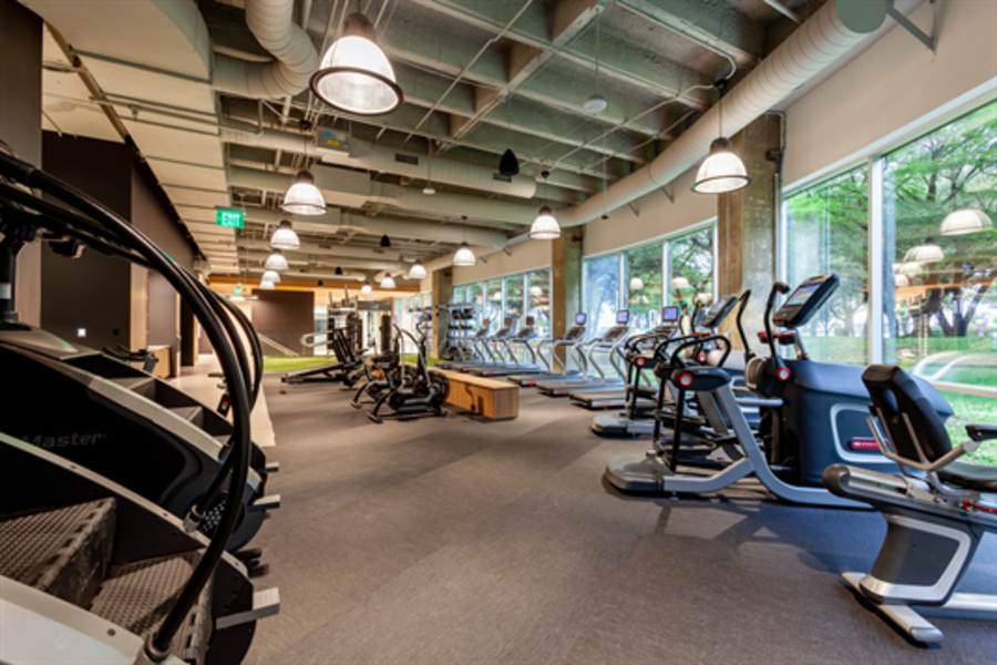 The Colonnade Addison - 15301 Dallas Parkway