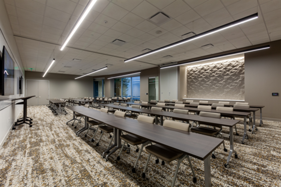 The Colonnade Addison - 15301 Dallas Parkway