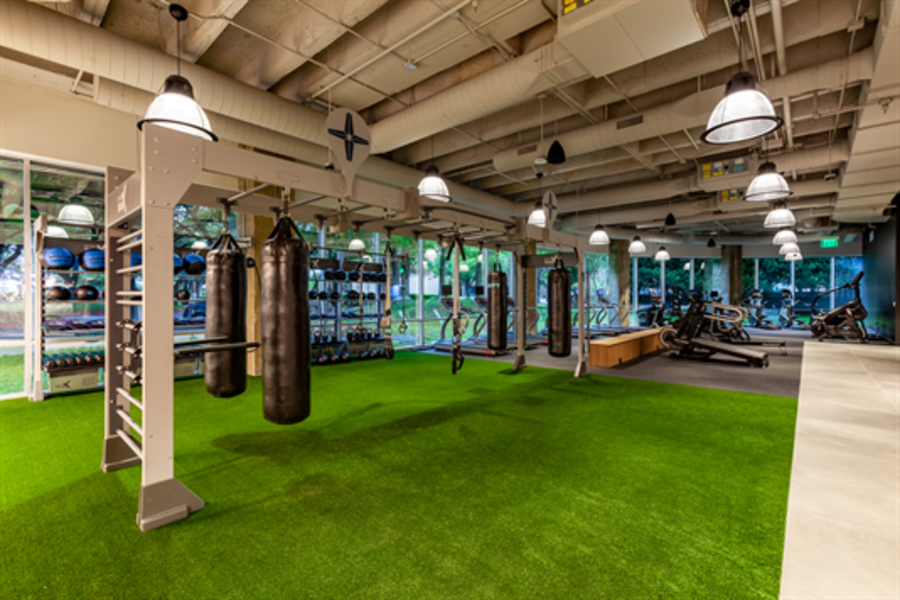 The Colonnade Addison - 15301 Dallas Parkway