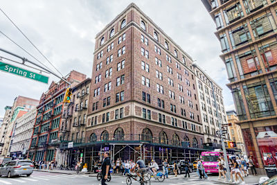 ベルナール・ビュッフェ「NEW YORK-Downtown Broadway」 525 Broadway, New York, NY Commercial Space for Rent | VTS