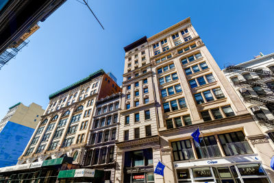 ベルナール・ビュッフェ「NEW YORK-Downtown Broadway」 Hotel Belleclaire - Wikipedia